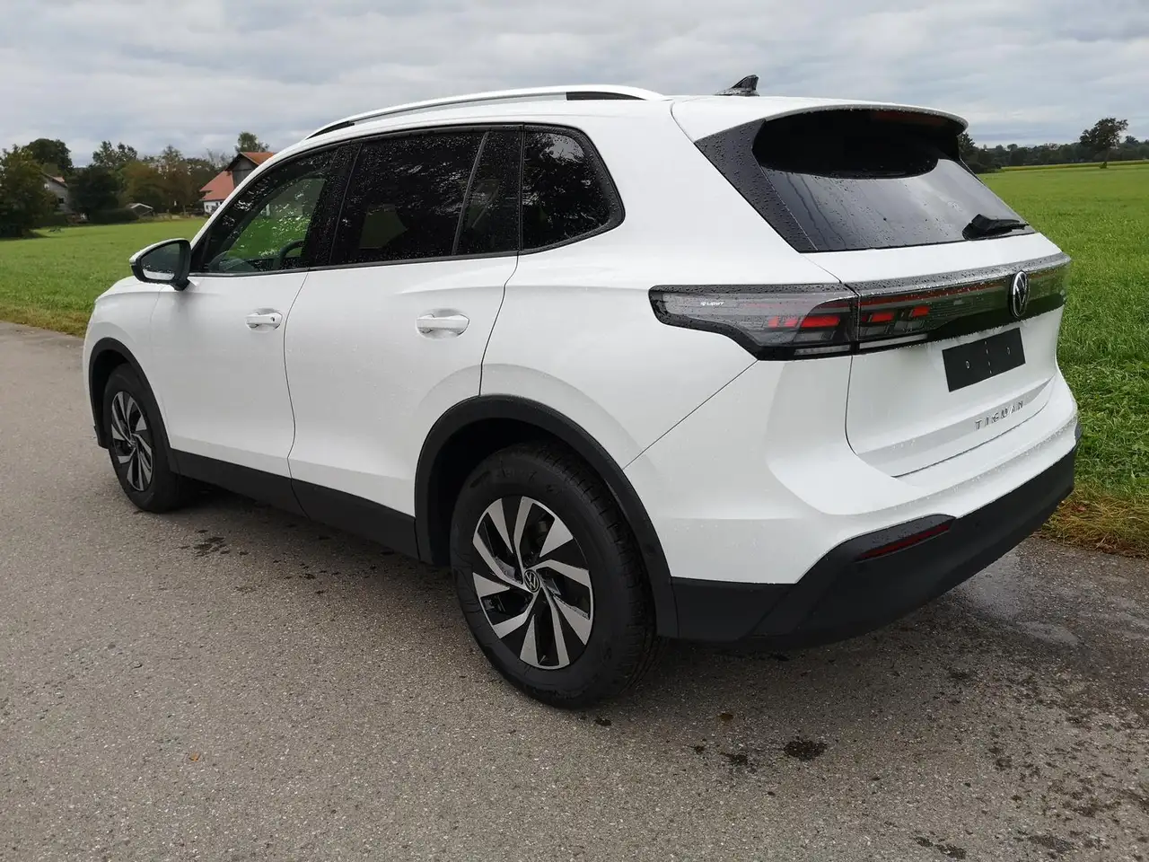 Volkswagen Tiguan 1.5 eTSI Life Pano IQ LED Head GV5 AHK 360 2