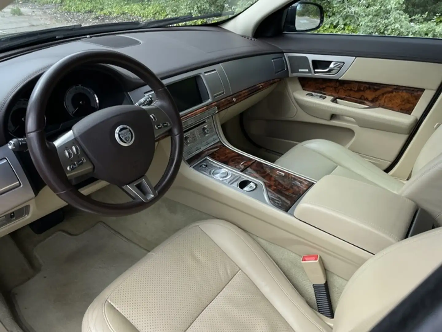 Jaguar XF 3.0 V6 Premium Luxury Aut. Gris - 2