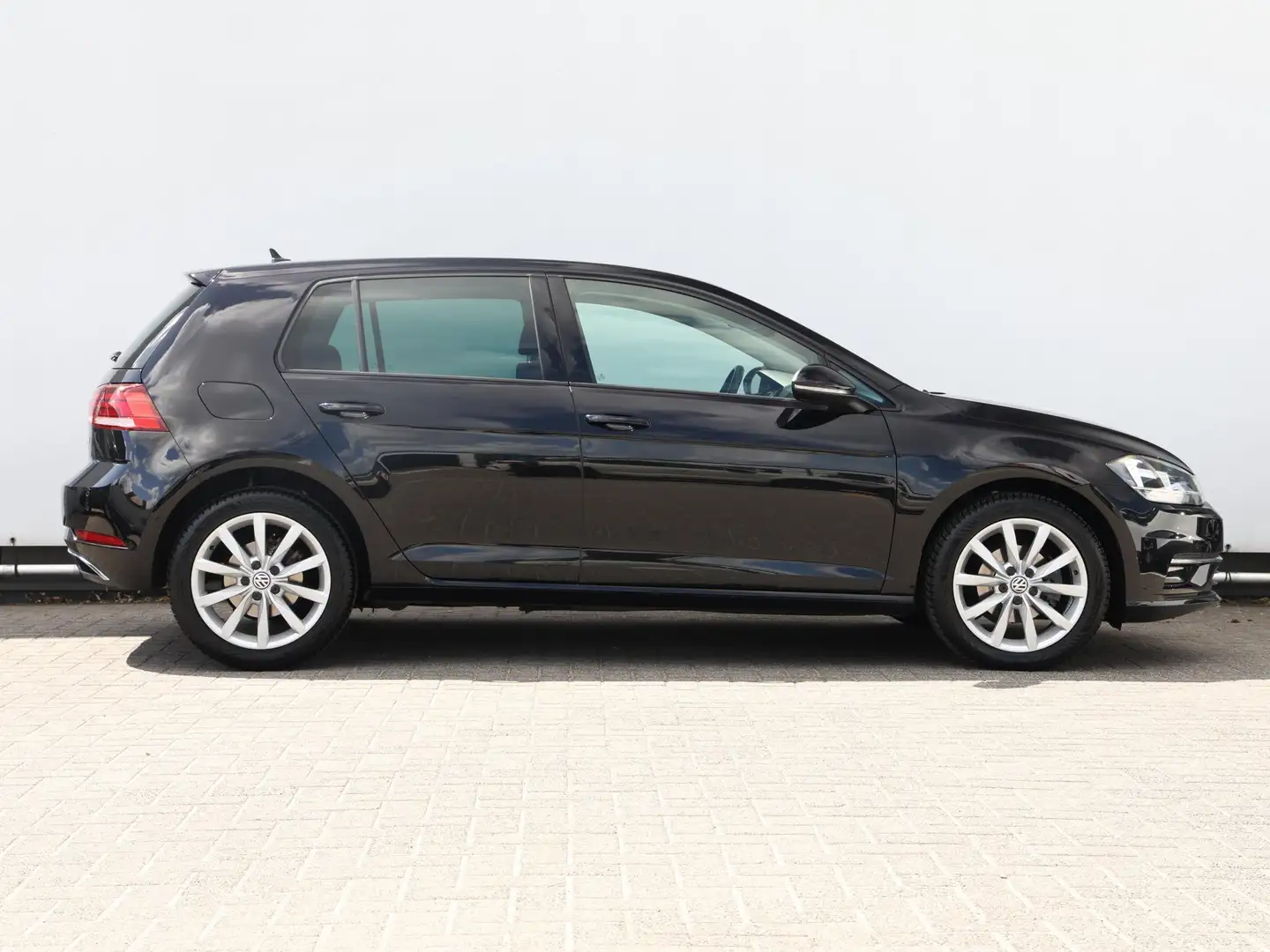 Volkswagen Golf 1.0 TSI Comfortline 1.0 TSI 110 pk DSG | Digitale Zwart - 2