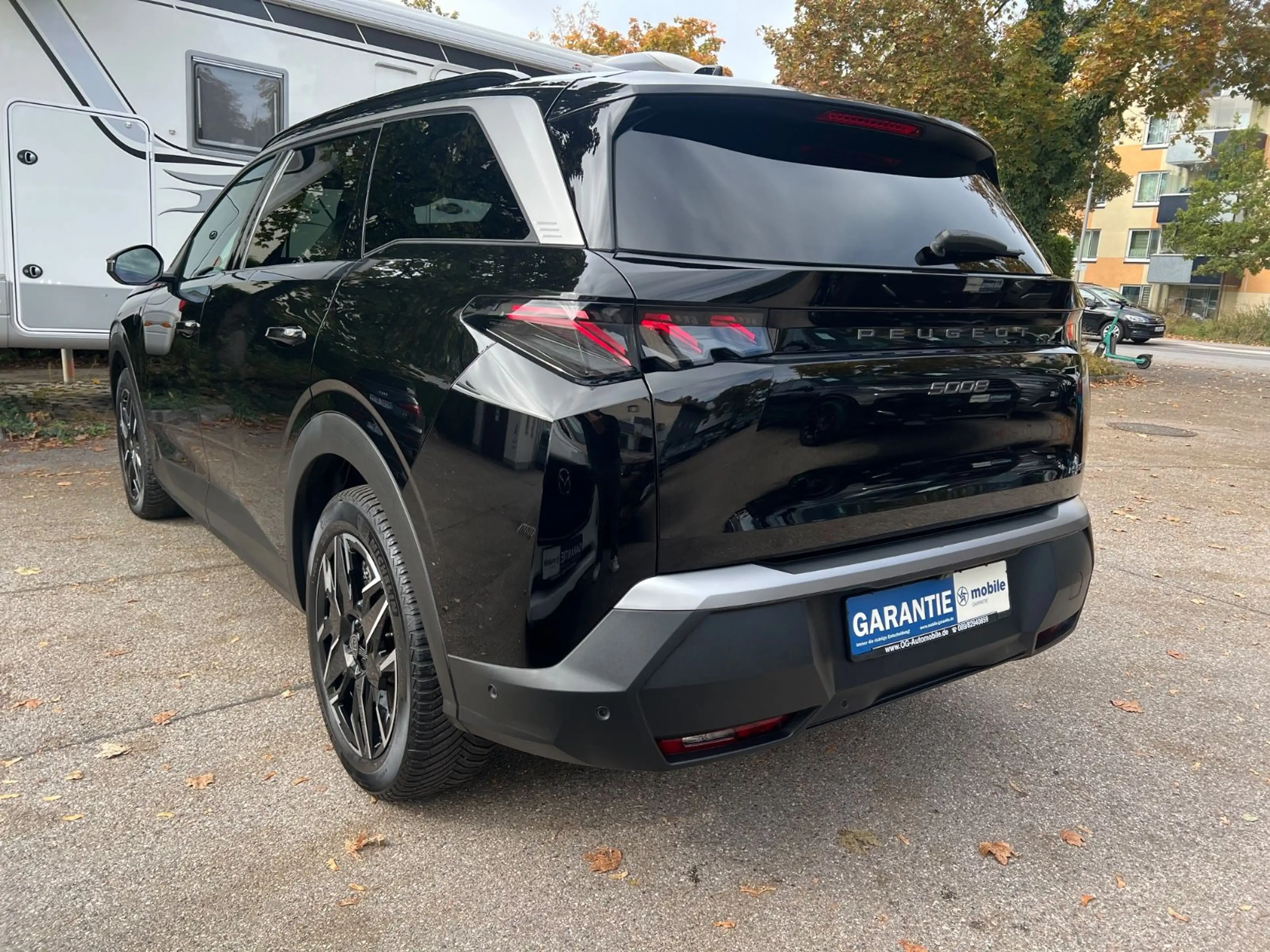 Peugeot 5008 Hybrid 145 GT AUT./7 Si./AHK/Pano/LED/19 — photo 3