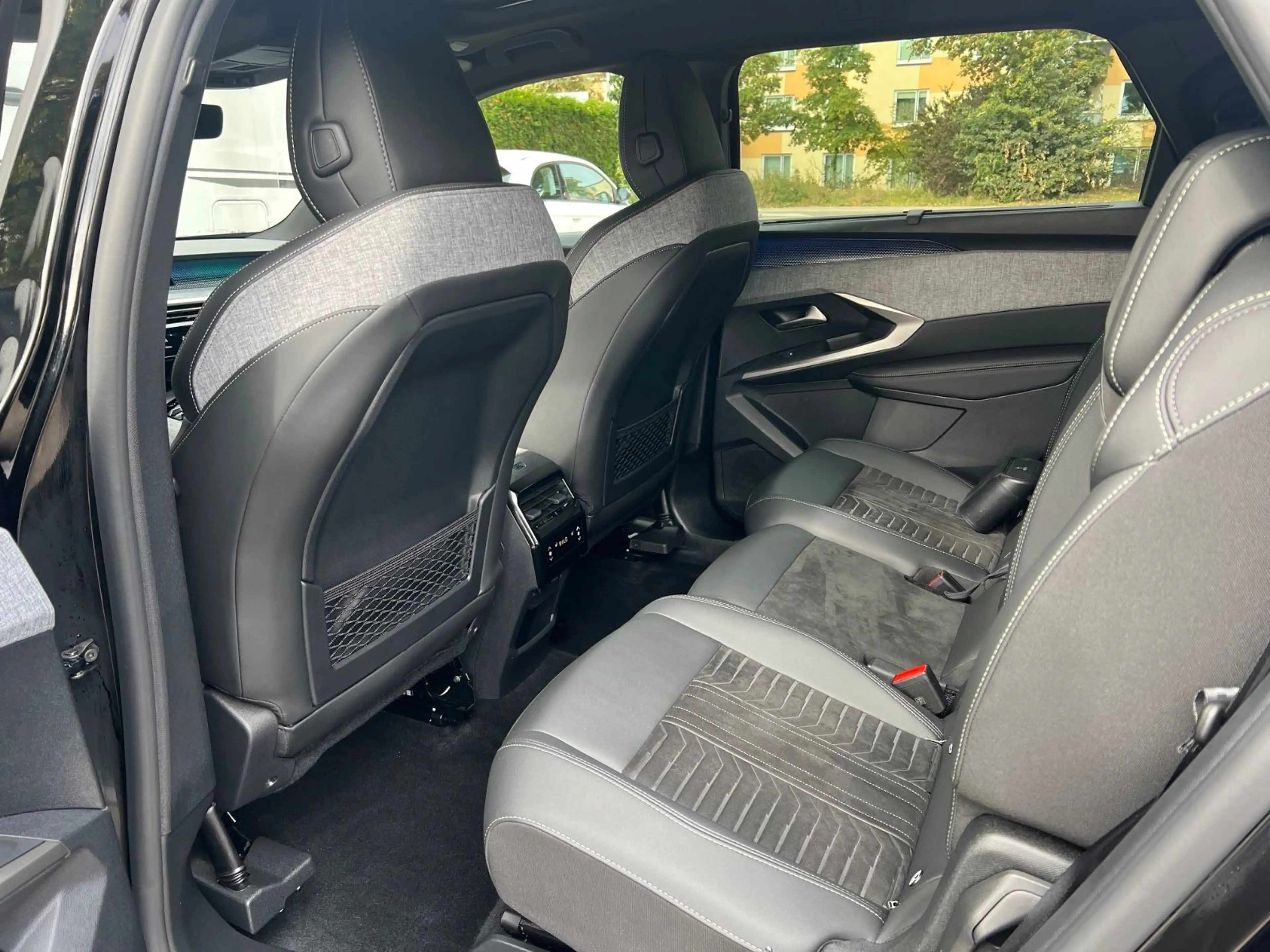 Peugeot 5008 Hybrid 145 GT AUT./7 Si./AHK/Pano/LED/19 — photo 9