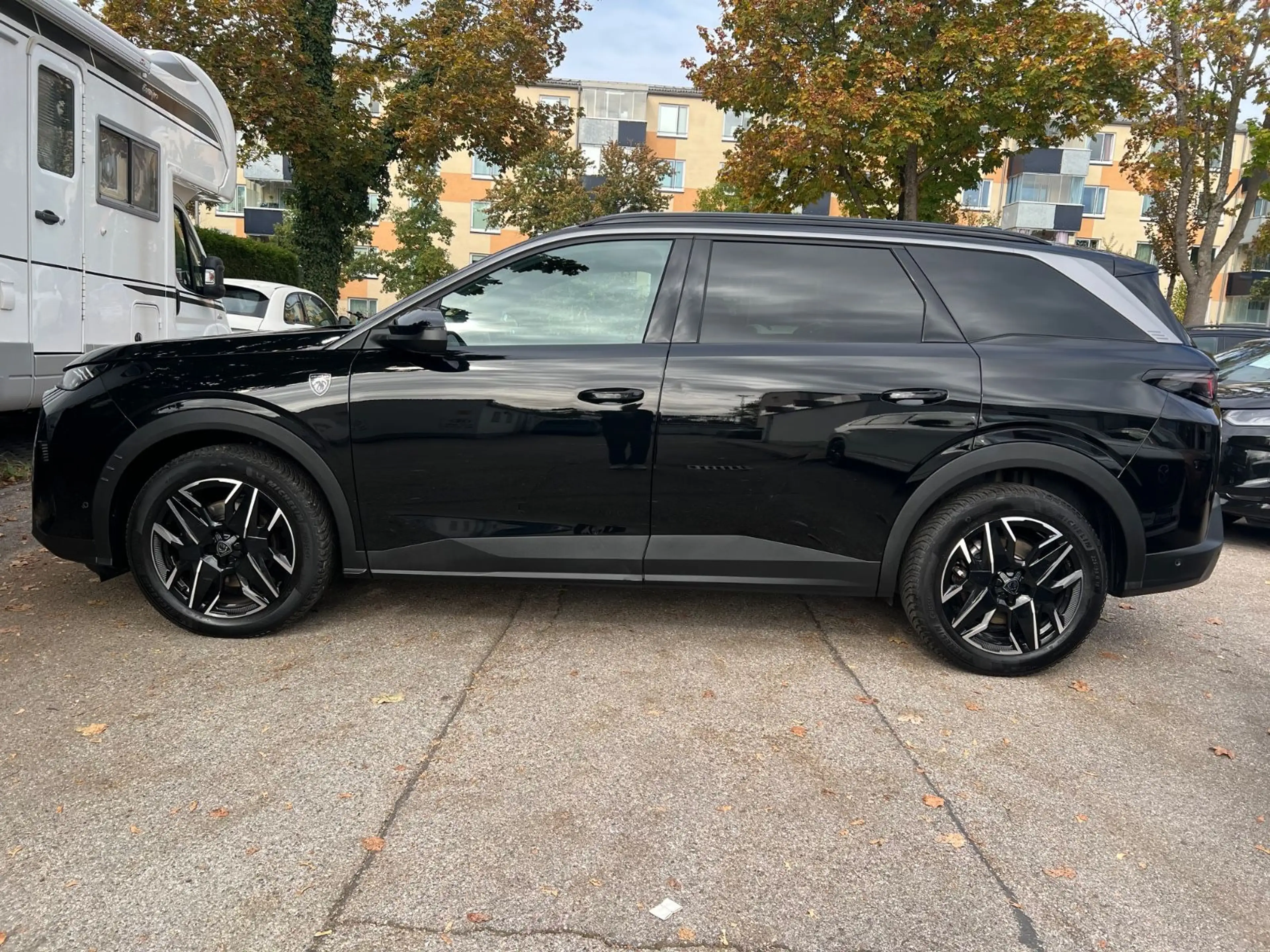 Peugeot 5008 Hybrid 145 GT AUT./7 Si./AHK/Pano/LED/19 — photo 2