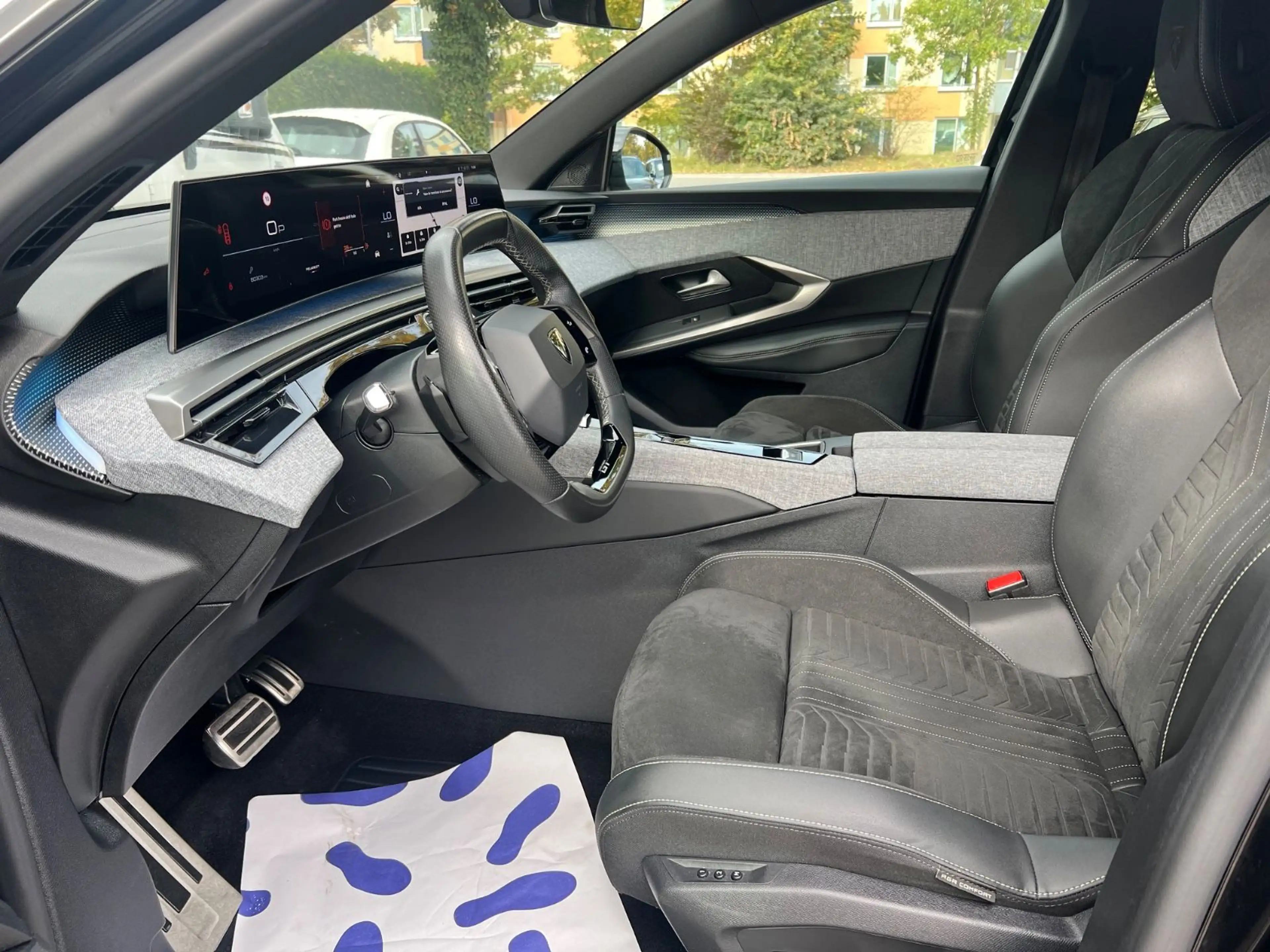 Peugeot 5008 Hybrid 145 GT AUT./7 Si./AHK/Pano/LED/19 — photo 8