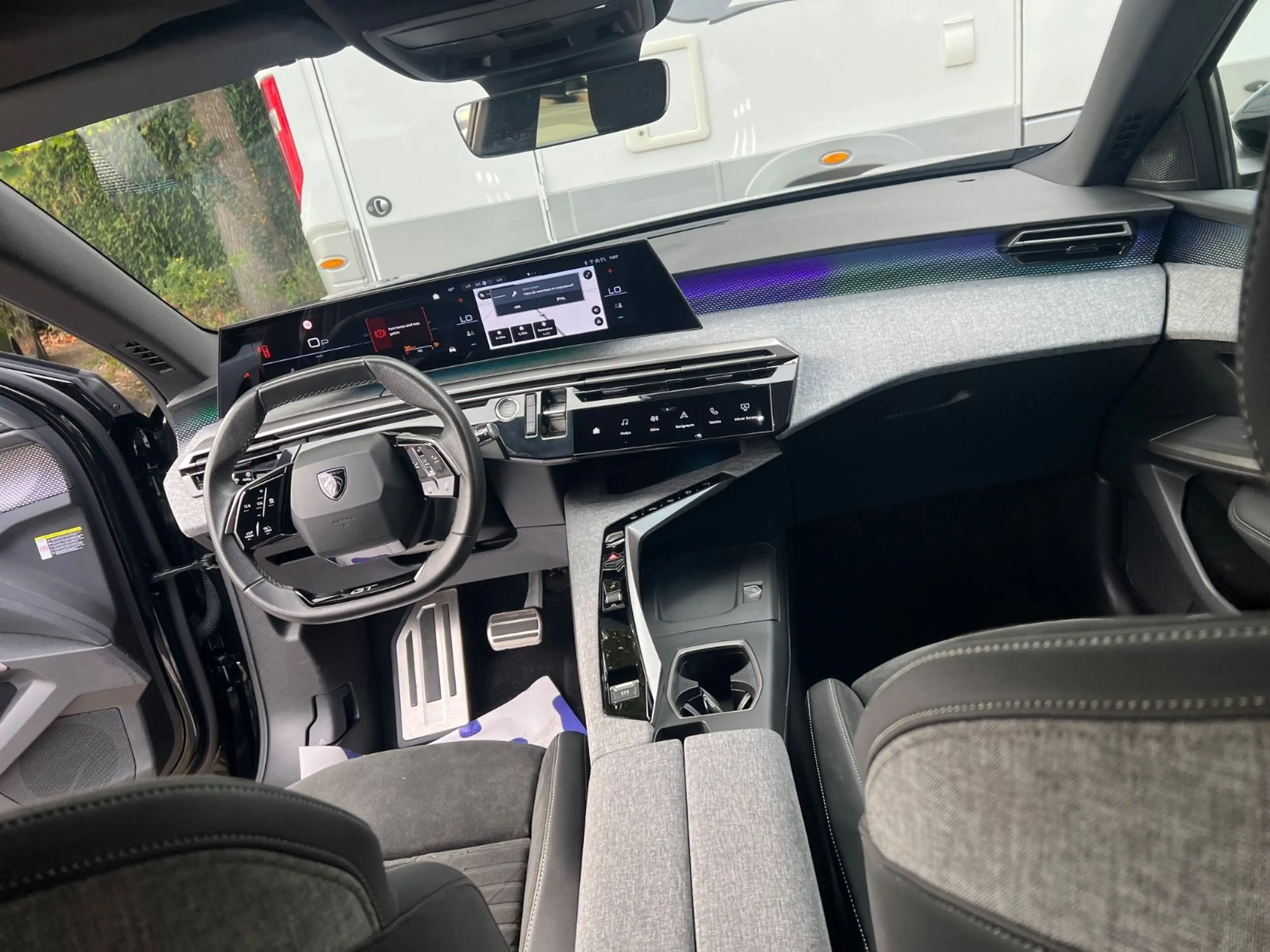 Peugeot 5008 Hybrid 145 GT AUT./7 Si./AHK/Pano/LED/19 — photo 14
