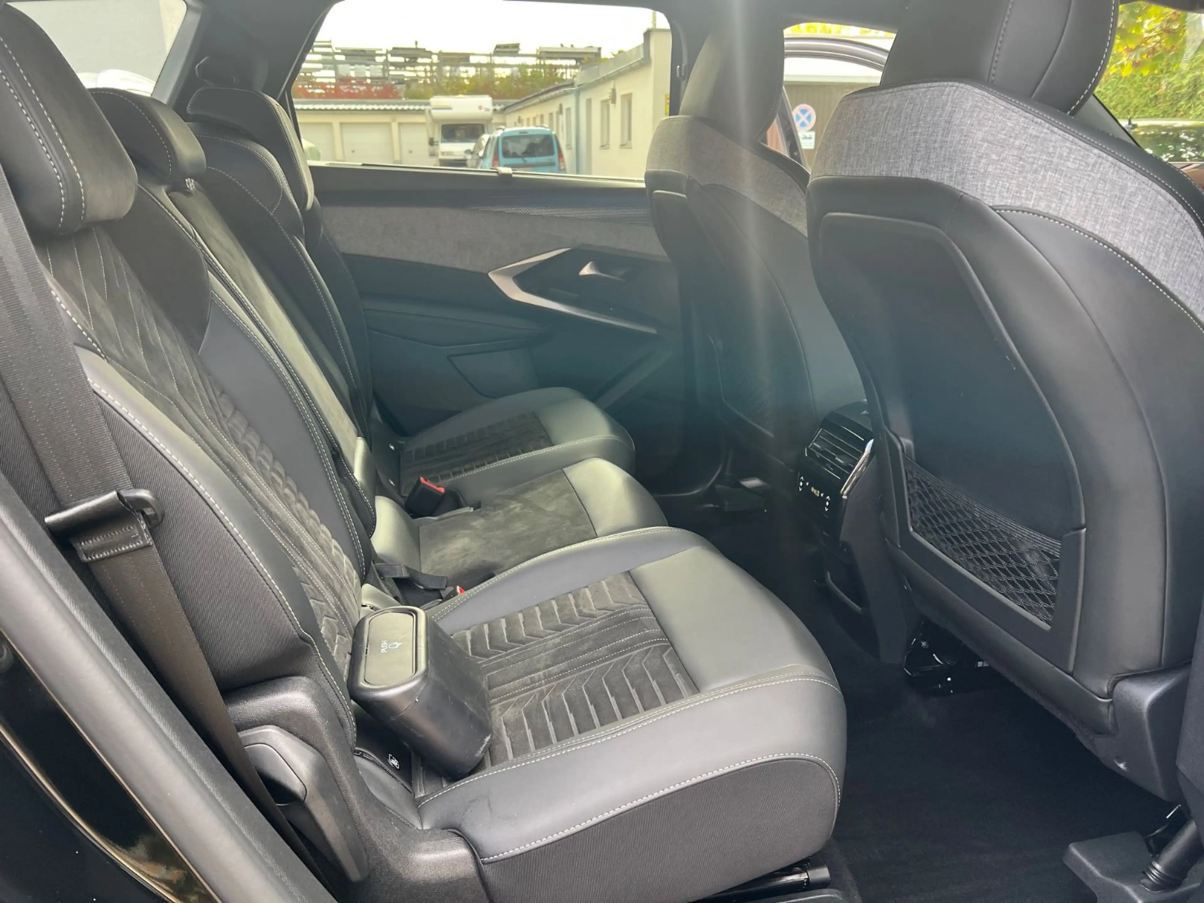Peugeot 5008 Hybrid 145 GT AUT./7 Si./AHK/Pano/LED/19 — photo 11