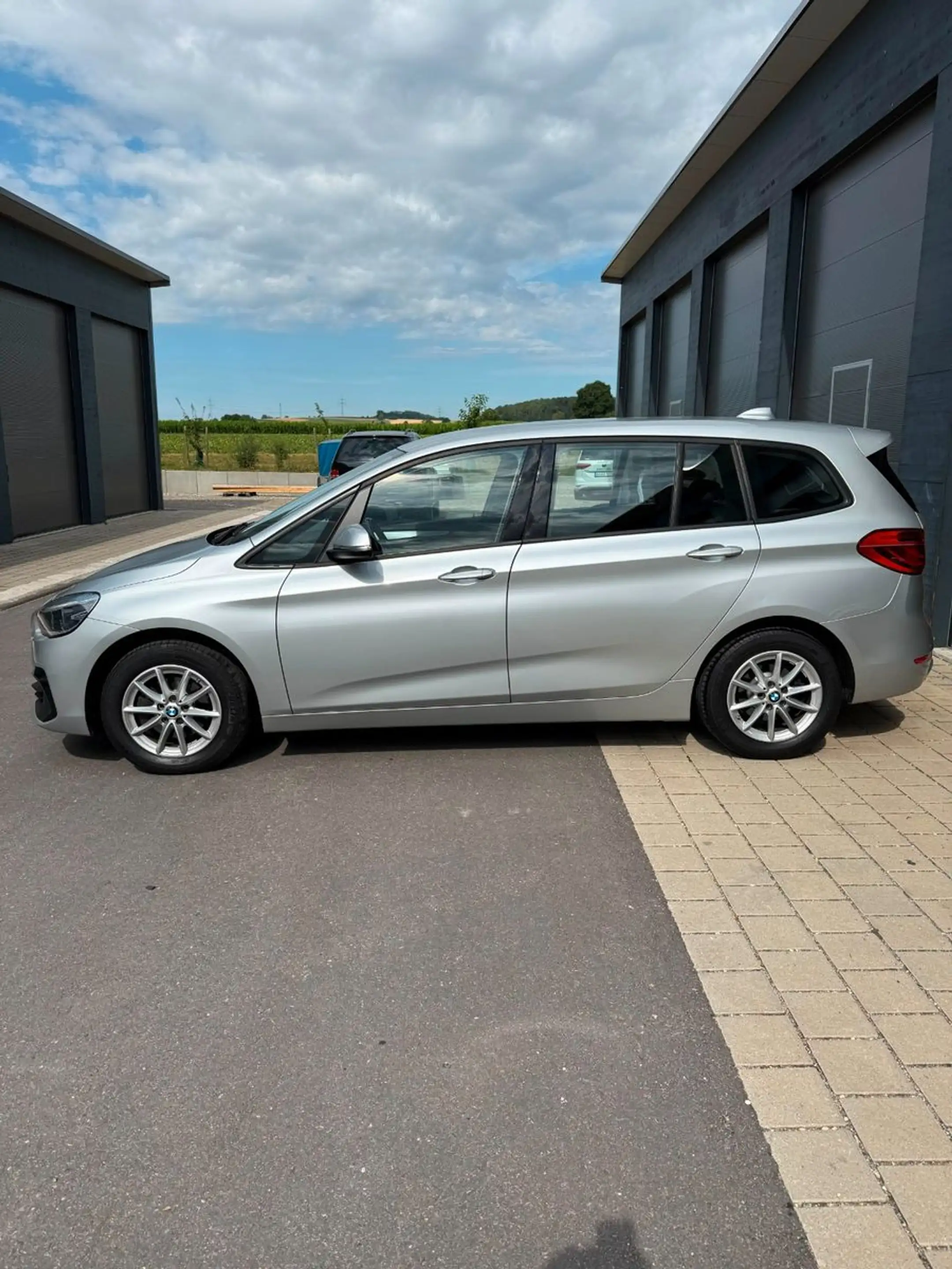BMW 216 2 Gran Tourer 216 d Advantage — photo 2