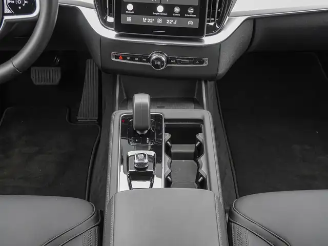 Volvo XC90 view 13