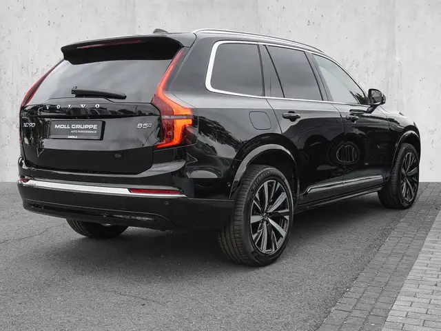 Volvo XC90 view 4