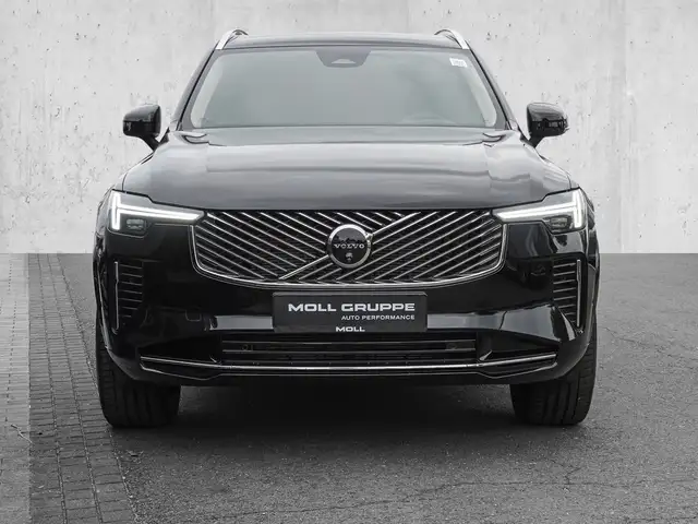 Volvo XC90 view 3