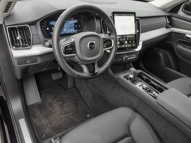 Volvo XC90 view 9