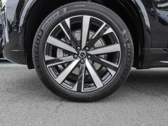 Volvo XC90 view 7
