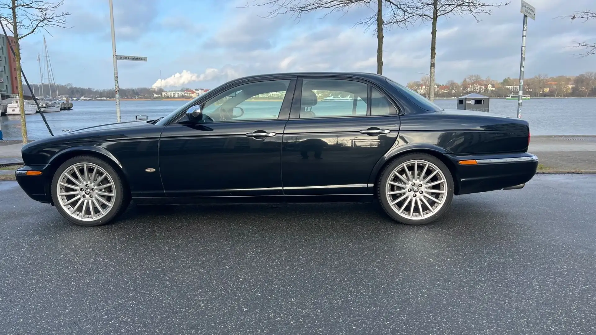 Jaguar XJ 2.7 D XJ6 Executive VOLL Noir - 1