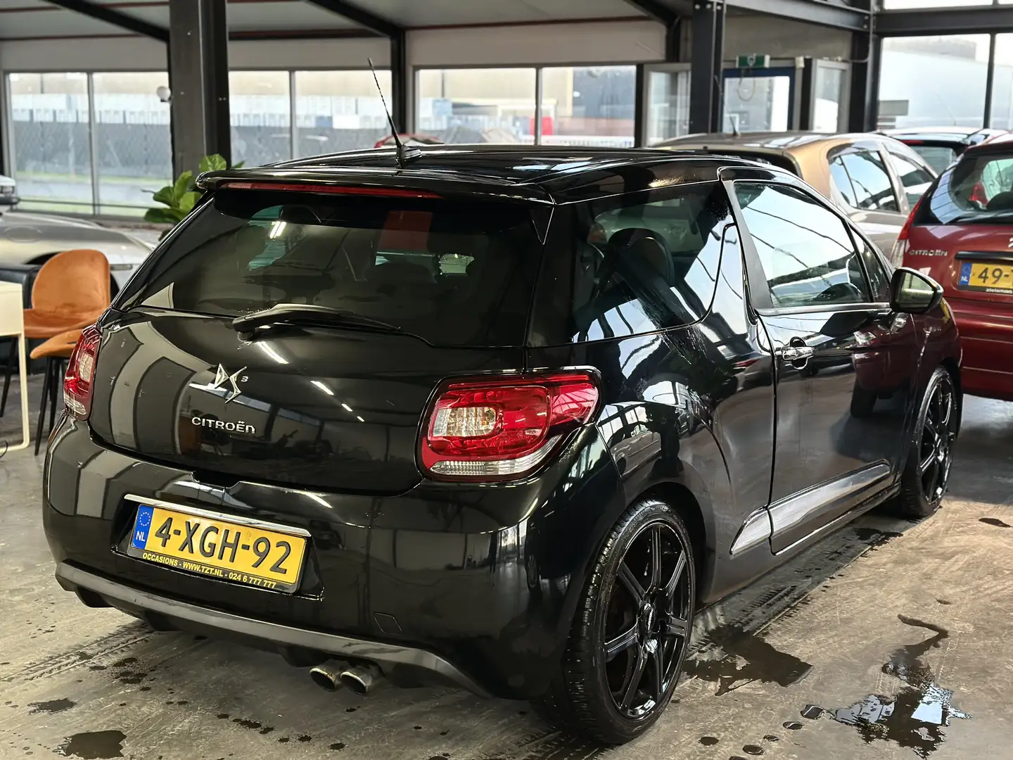 Citroen DS3 1.6 THP Sport Chic - airco - HiFi sound - blueth- Zwart - 2