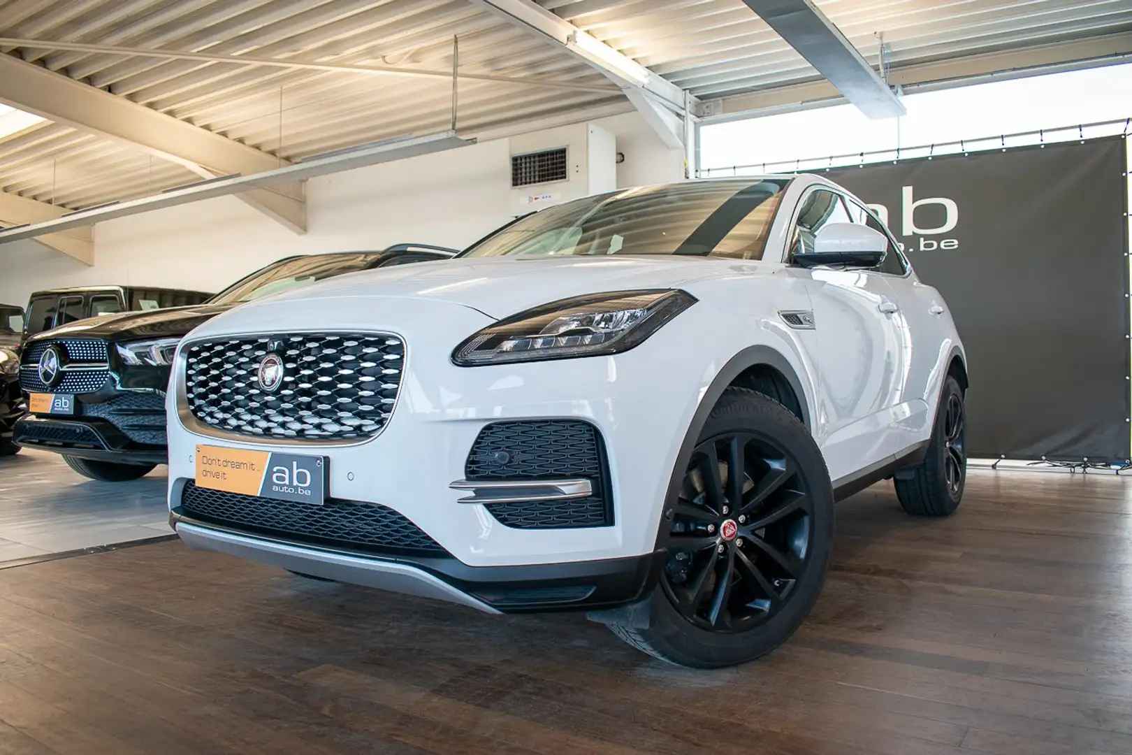 Jaguar E-Pace P160, KEYLESS,BT,ANDR AUTO,DAB,CAMERA,CRUISE CONTR Wit - 1