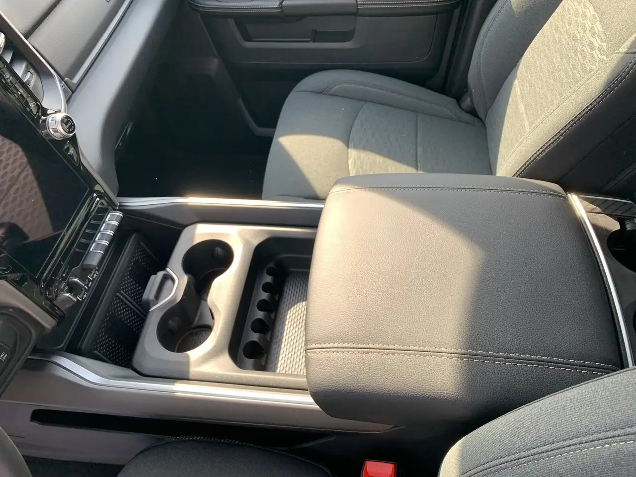 RAM 2500 снимка RAM 2500
