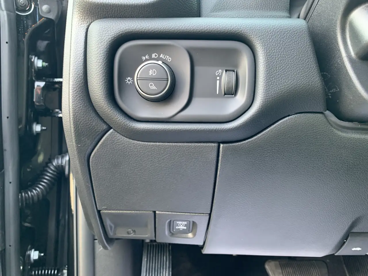 RAM 2500 снимка RAM 2500
