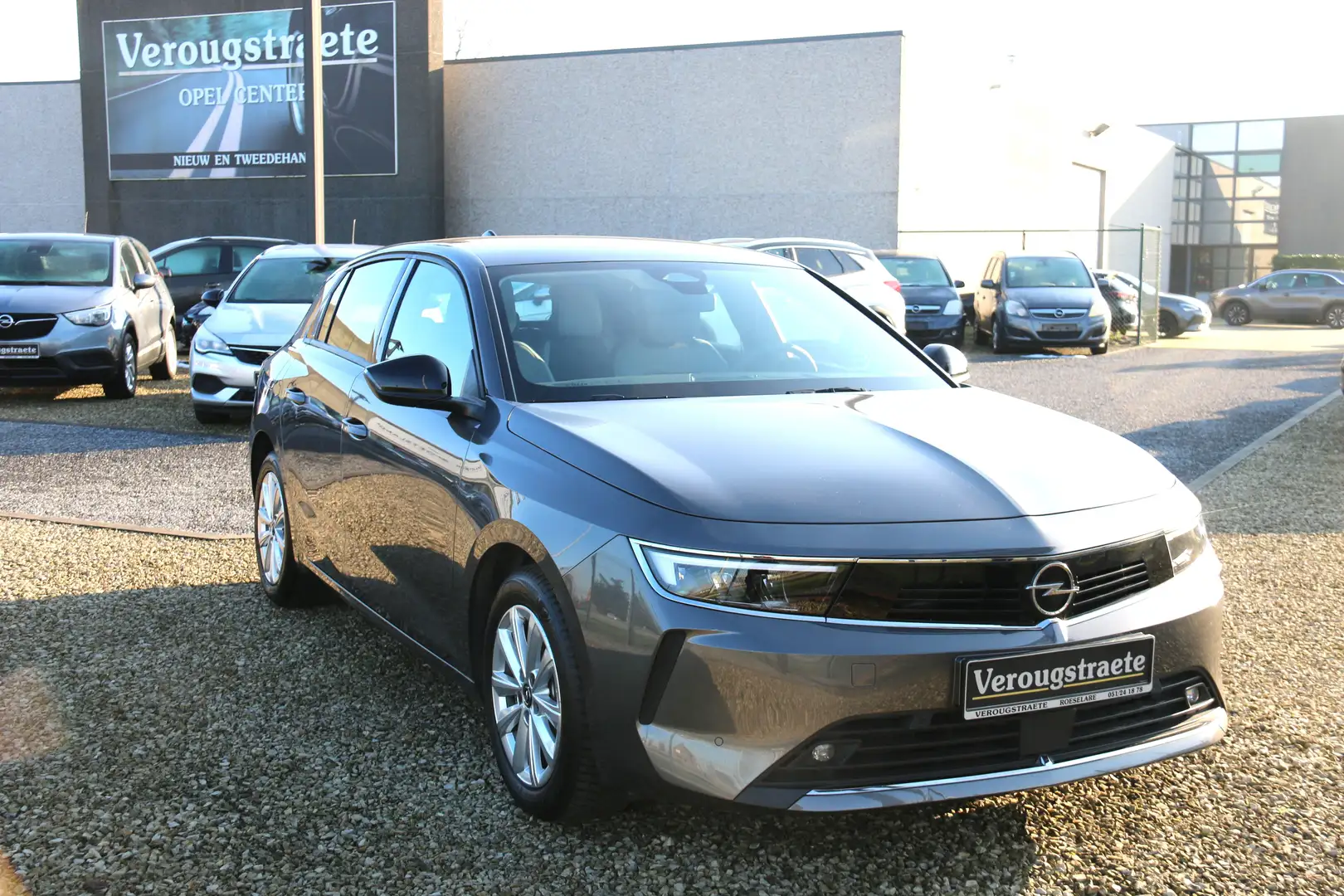 Opel Astra 1.2 Turbo Business Edition S/S (EU6.4) Grijs - 1