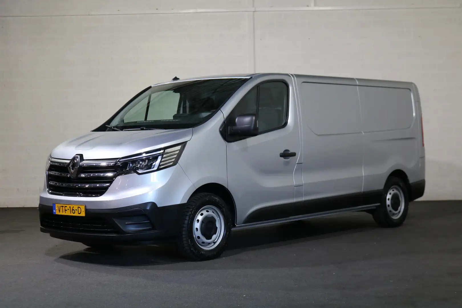 Renault Trafic 2.0 dCi 110pk L2 H1 Airco Navigatie 10dkm Gris - 1