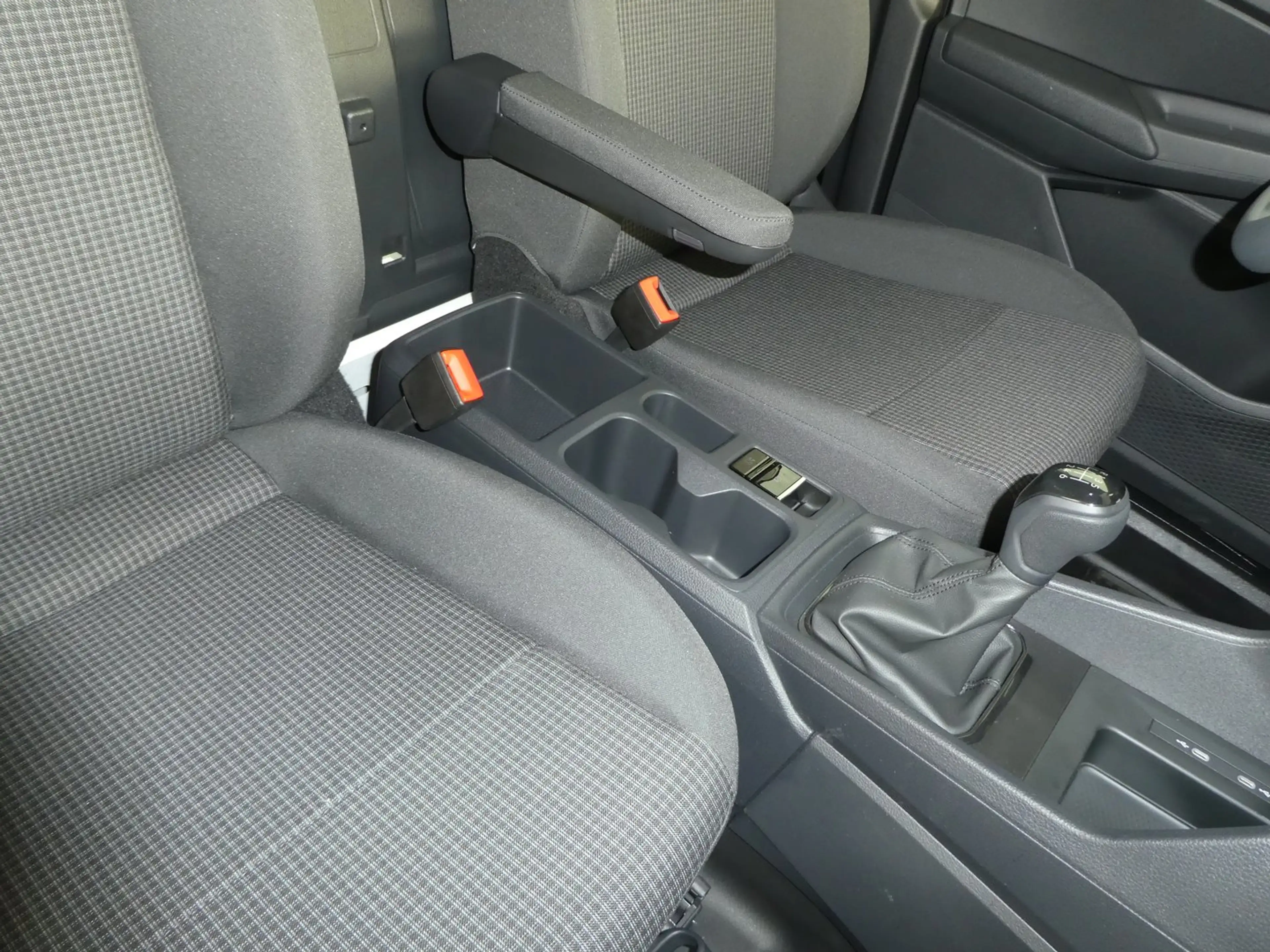 Volkswagen Caddy Cargo Entry TDI — photo 13