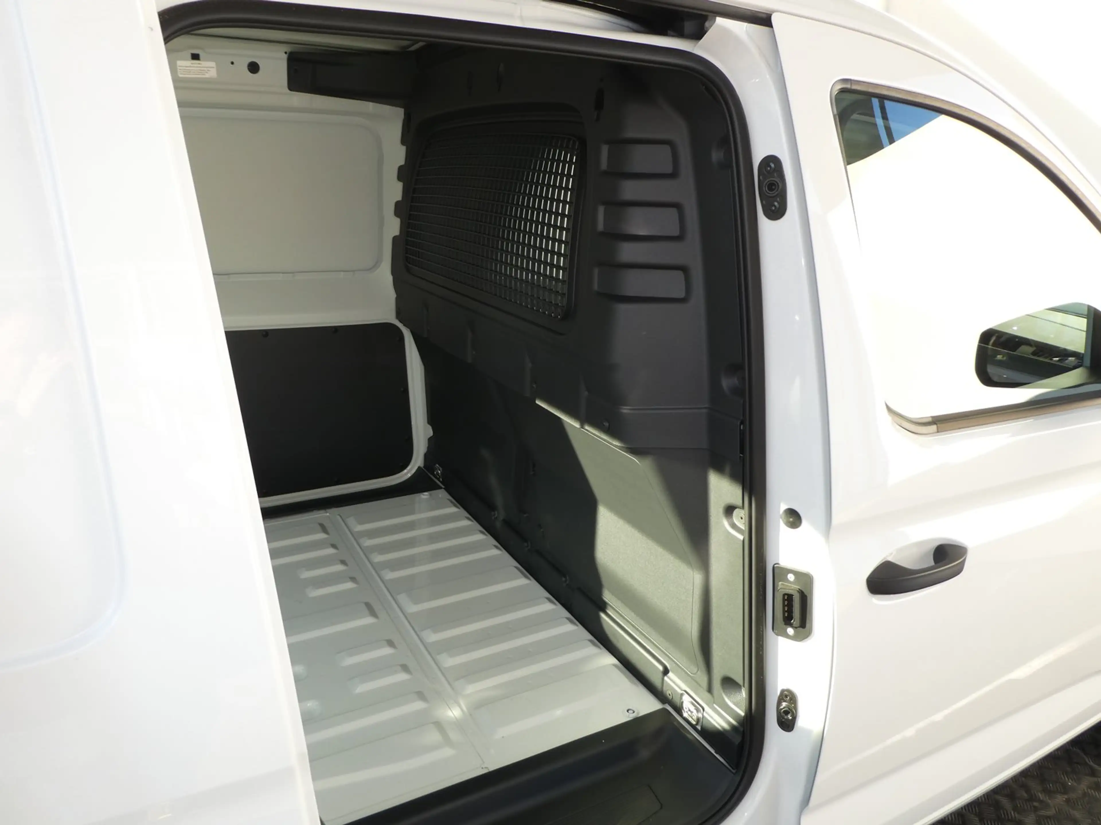 Volkswagen Caddy Cargo Entry TDI — photo 14