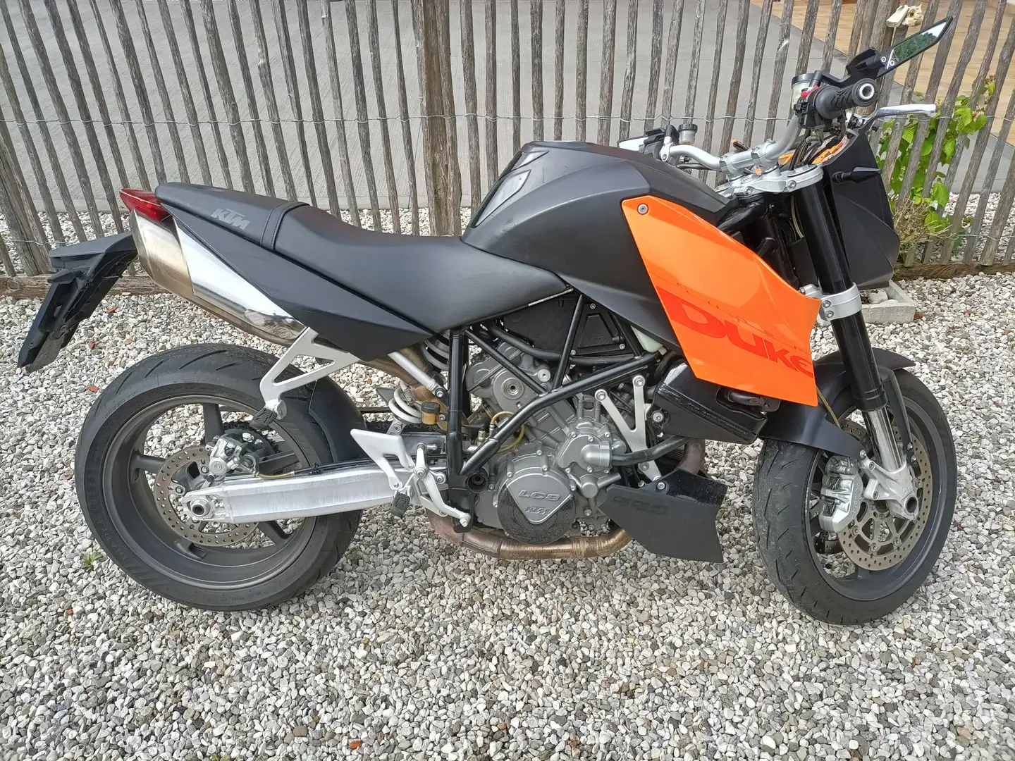 KTM 990 Super Duke Orange - 1