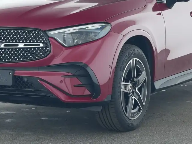 Mercedes-Benz GLC view 4