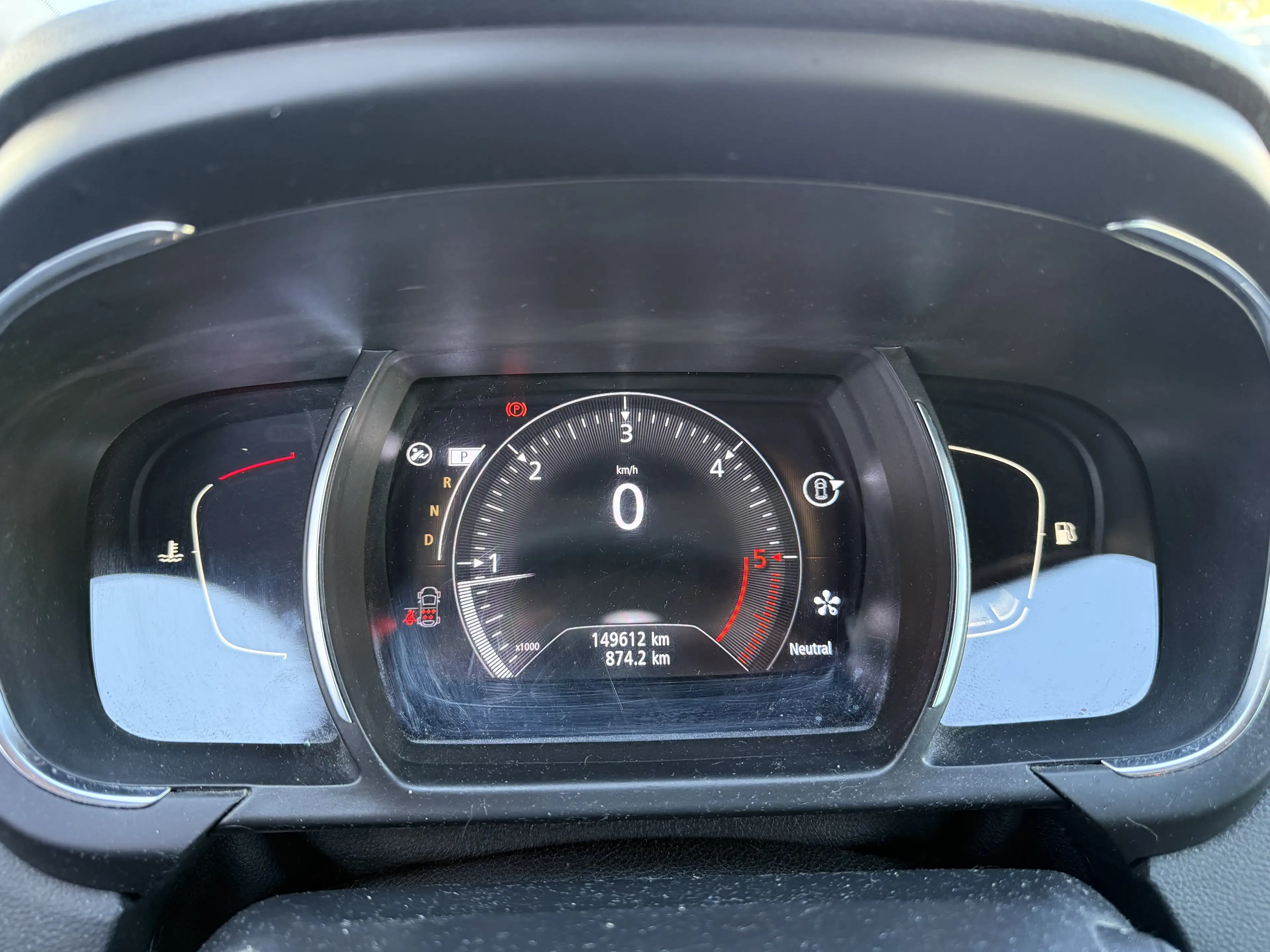 Renault Grand Scenic Grand Scénic 1.7 Blue dCi Black Edition EDC (EU6.2) — photo 14