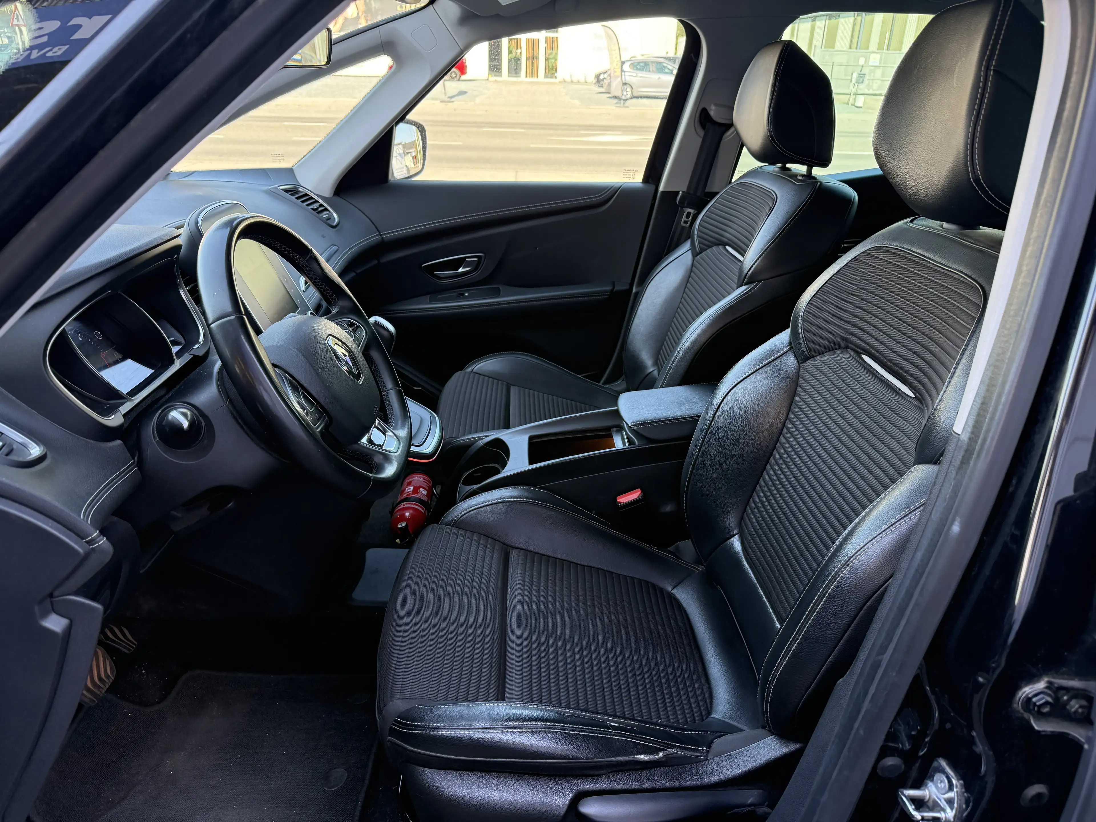 Renault Grand Scenic Grand Scénic 1.7 Blue dCi Black Edition EDC (EU6.2) — photo 13