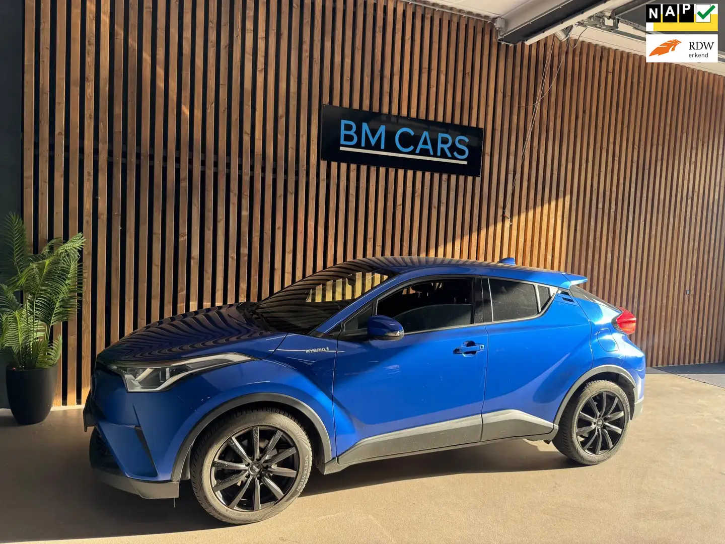 Toyota C-HR 1.8 Hybrid Energy CAMERA, NAVIGATIE, LED Blauw - 1
