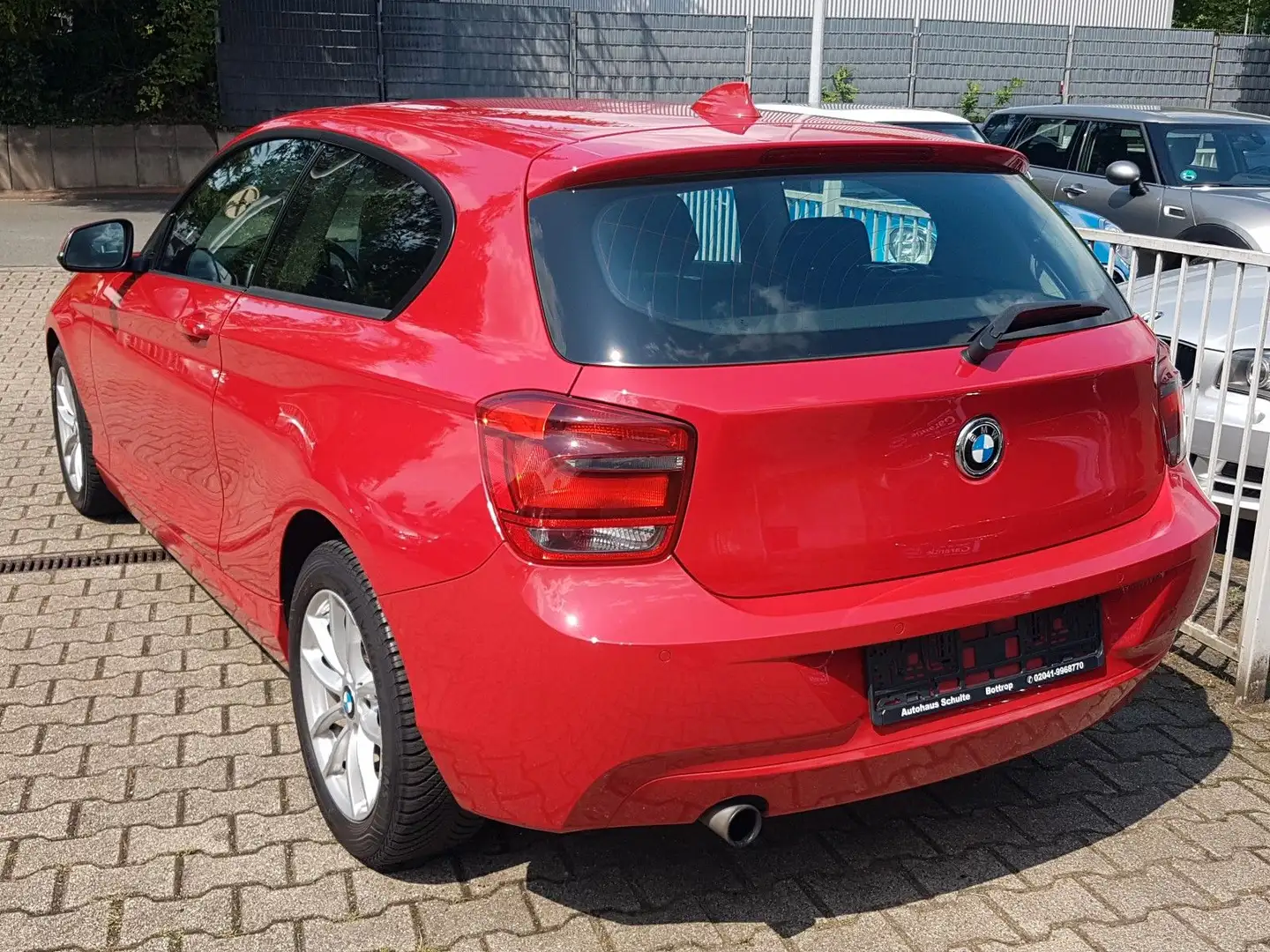 BMW 118 i Advantage + Comfort Navi Sitzheizung PDC BT Rot - 2