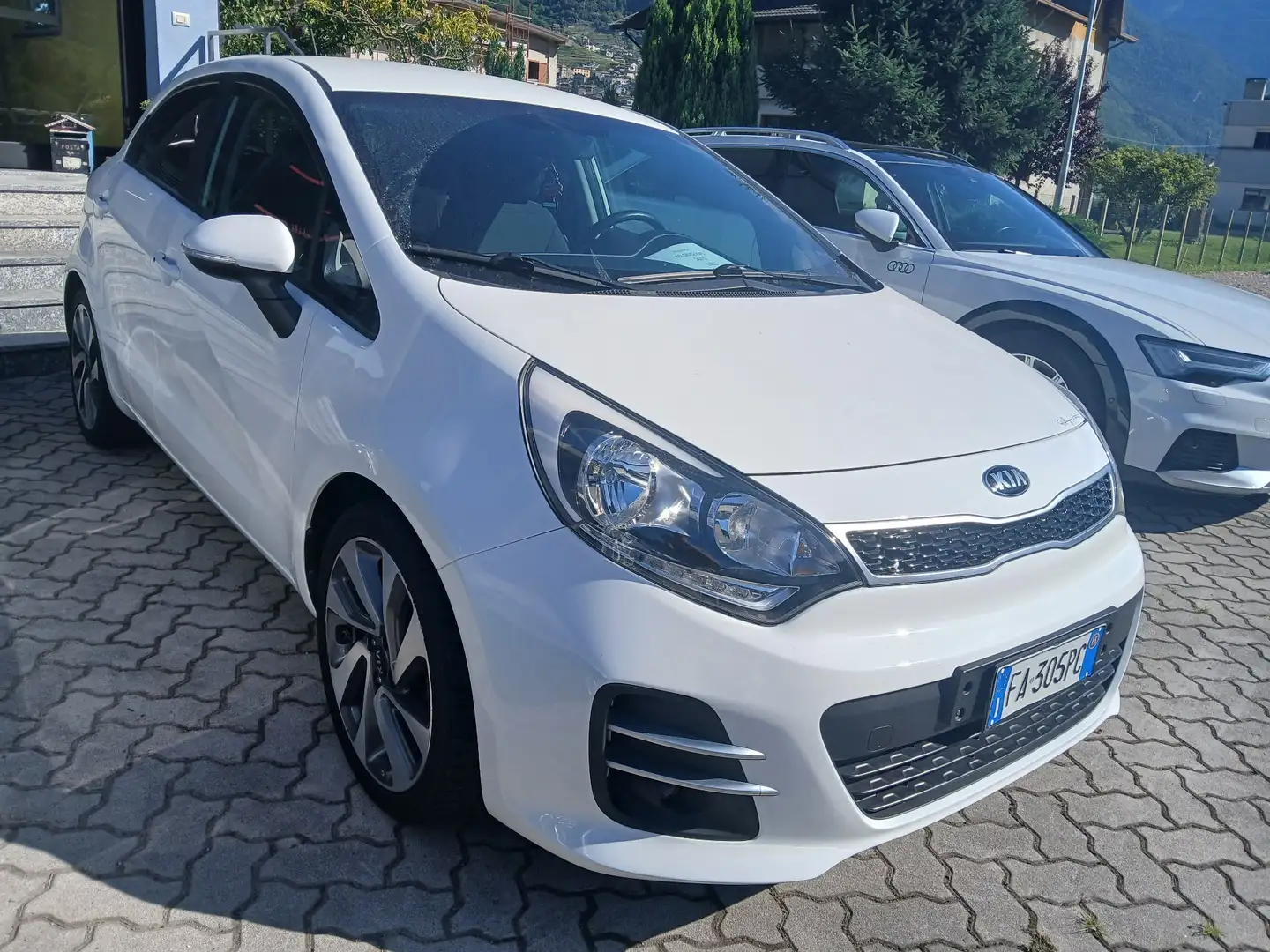 Kia Rio Rio III 2011 5p 1.2 cvvt Cool E6 Blanc - 1
