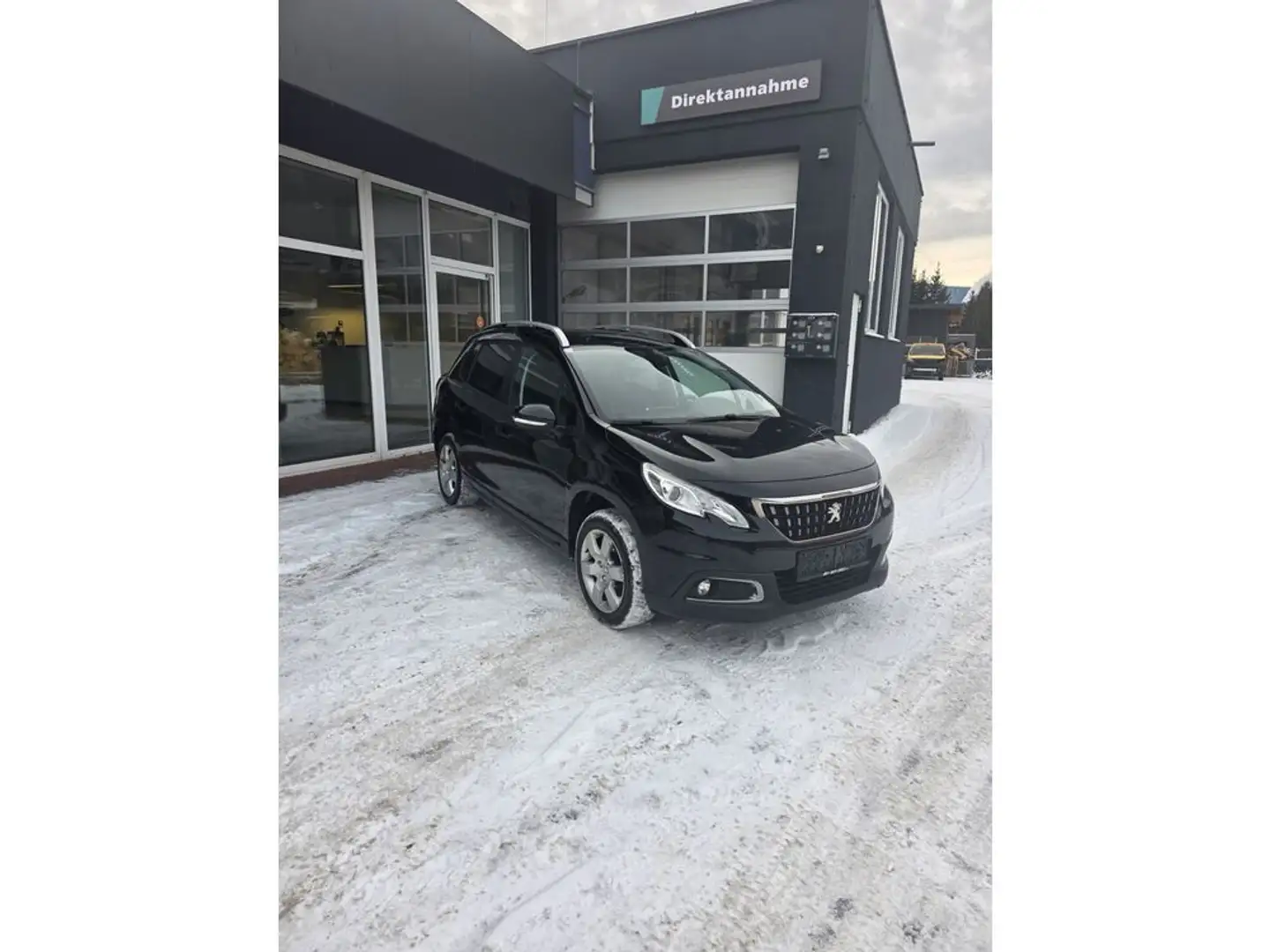 Peugeot 2008 1,2 PureTech 110 S&S Active Schwarz - 2