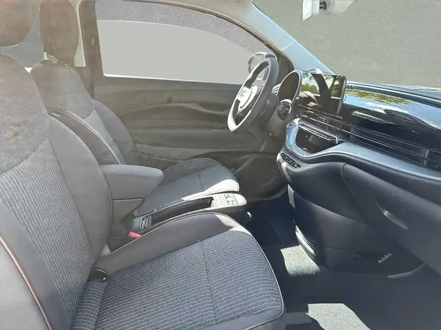 Fiat 500e view 3