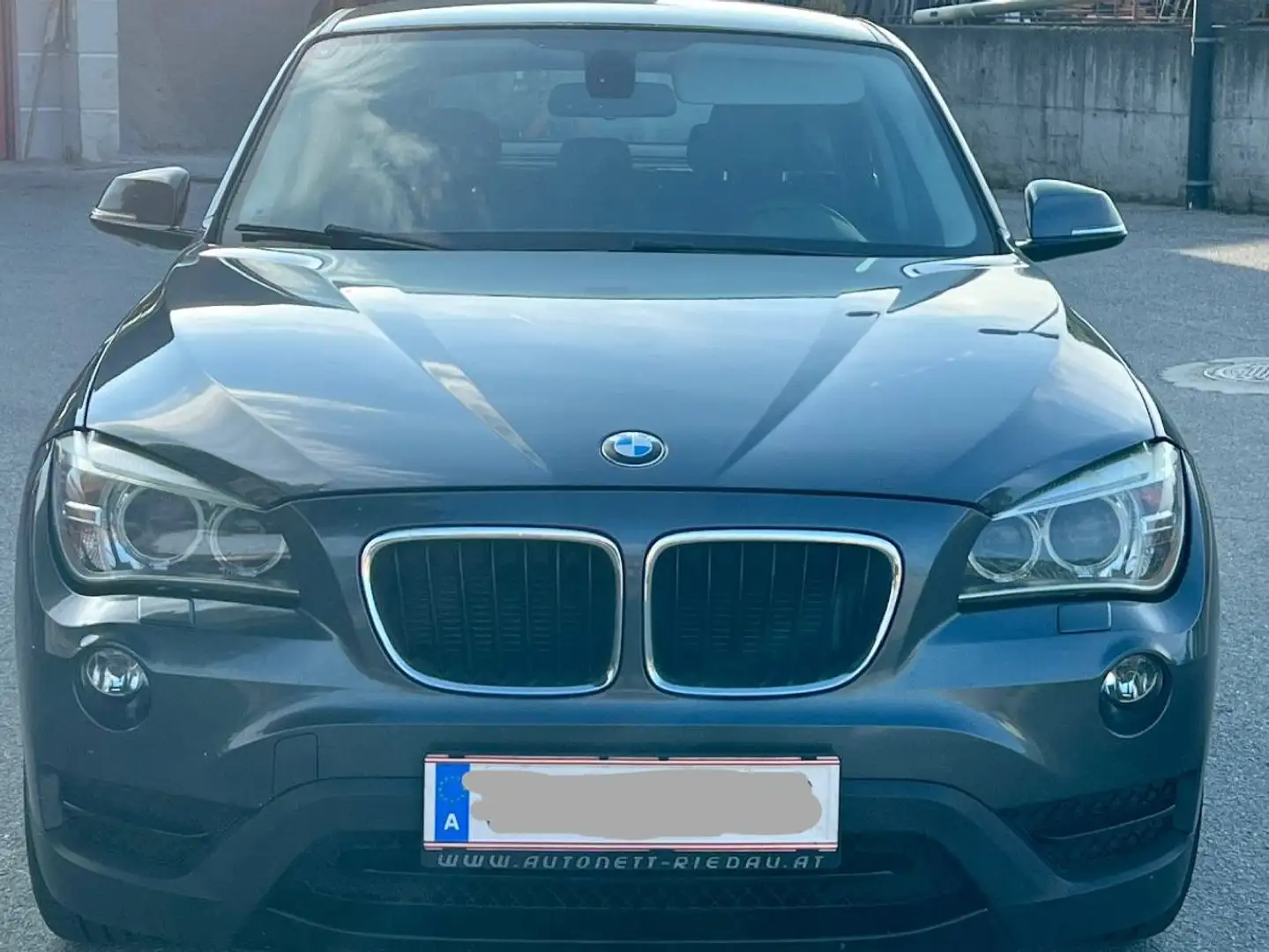 BMW X1 X1 sDrive18d Grau - 2