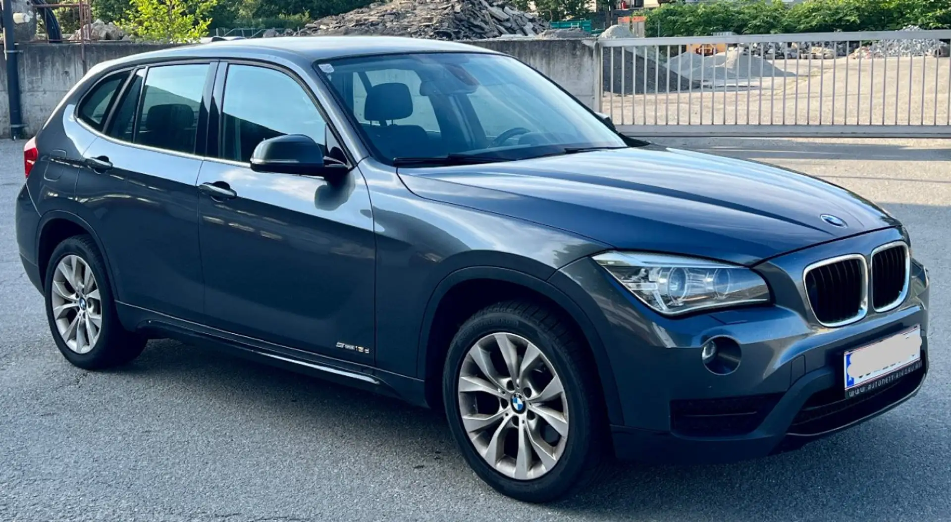 BMW X1 X1 sDrive18d Grau - 1