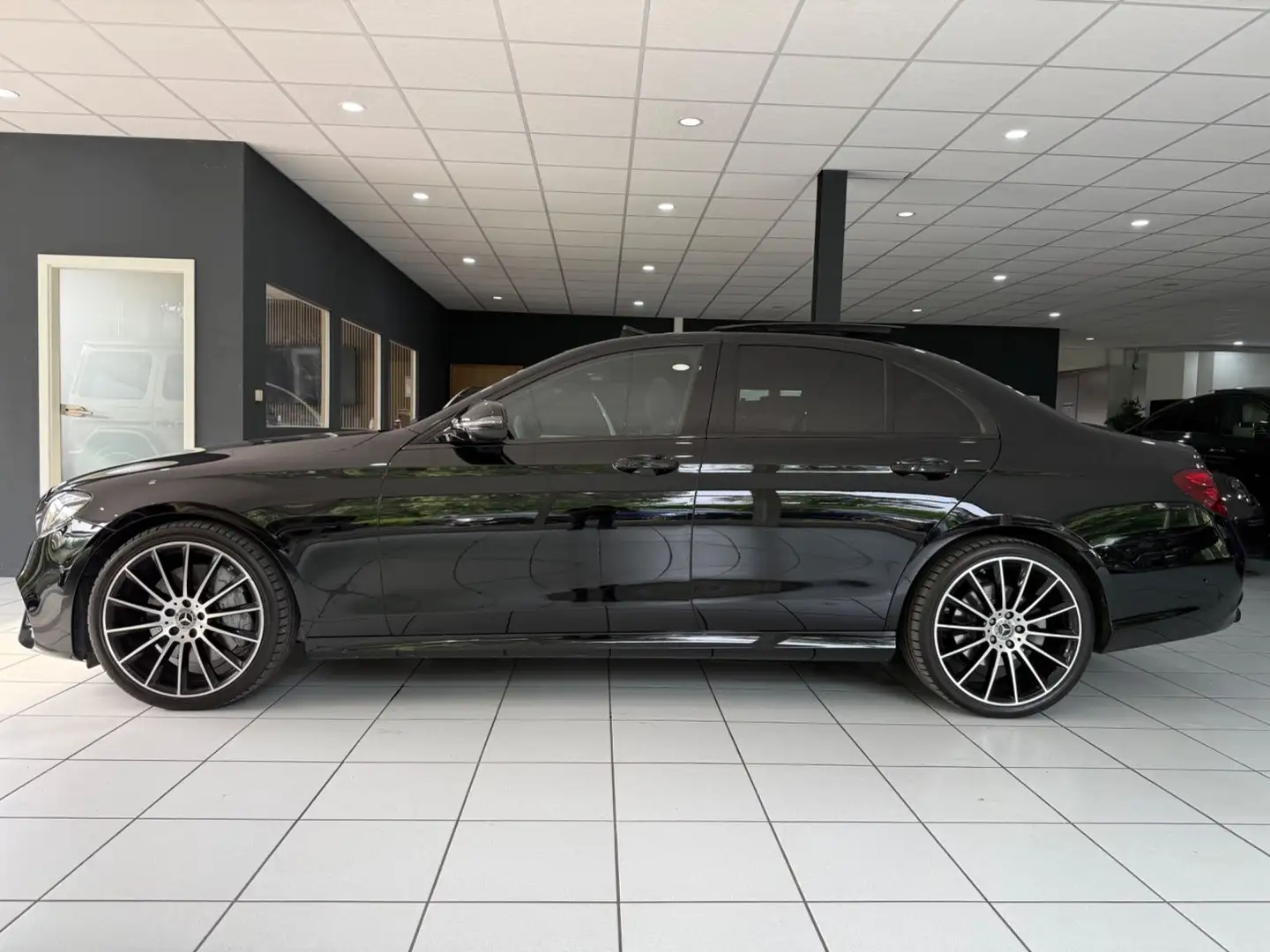 Mercedes-Benz E 350 d *AMG*PANO*WIDESCR*BURM*MULTI-B*DISTR+*360 Noir - 2