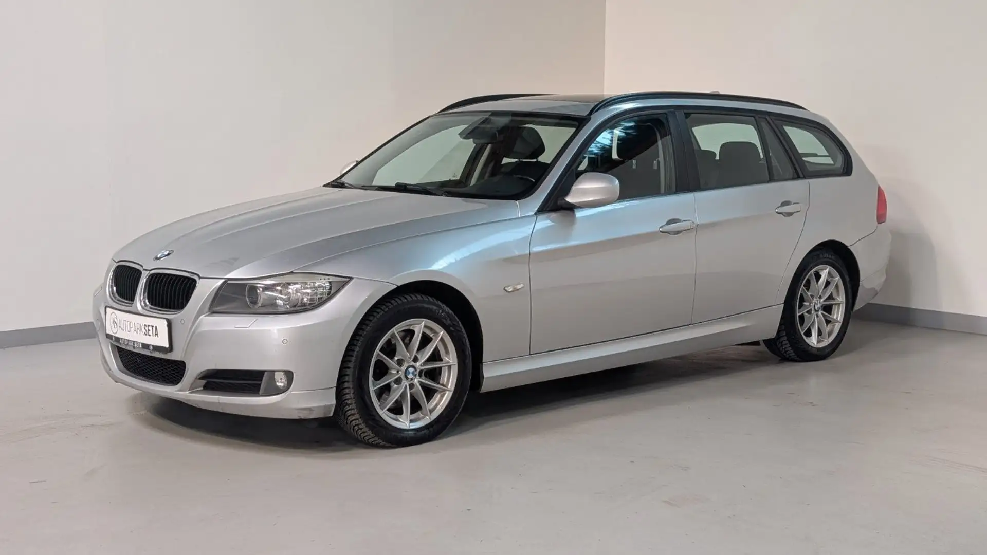 BMW 320 d Touring xDrive PDC*ISOFIX*PANO*AUTOMATIK Silber - 1