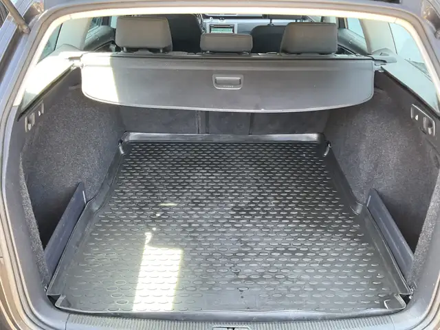 Volkswagen Passat view 12