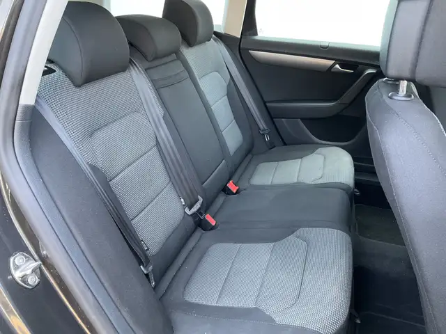 Volkswagen Passat view 13