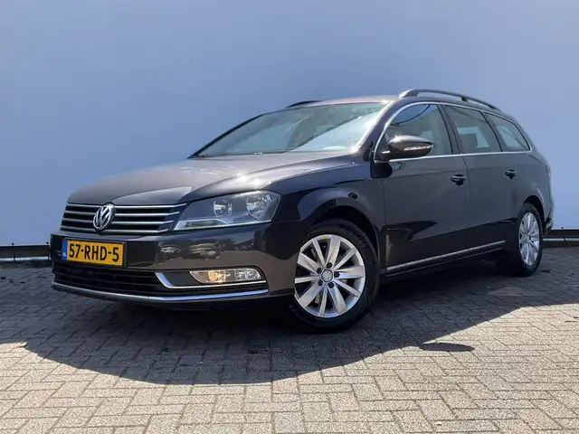 Volkswagen Passat view 11
