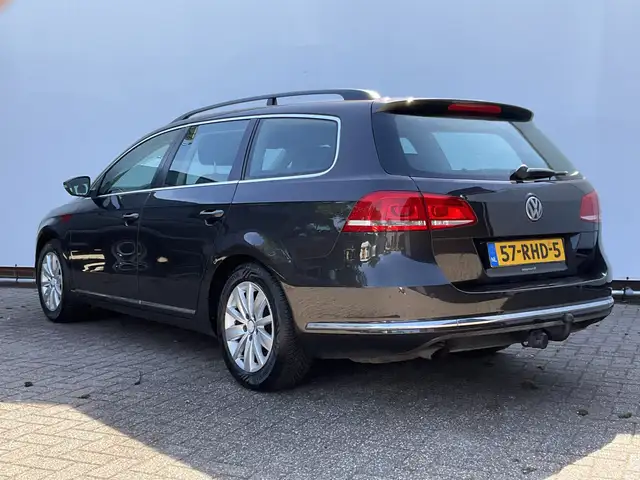 Volkswagen Passat view 2