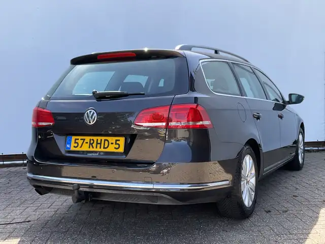 Volkswagen Passat view 10