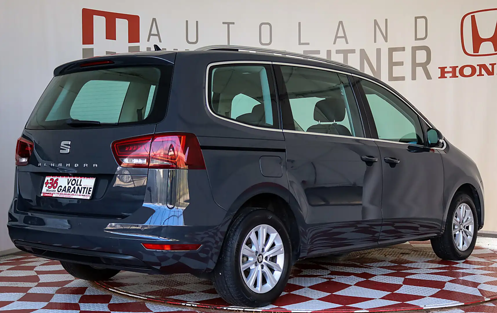 SEAT Alhambra Executive 2,0 TDI / BI-XENON / NAVI / PDC Grau - 2