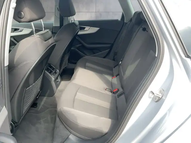 Audi A4 view 11