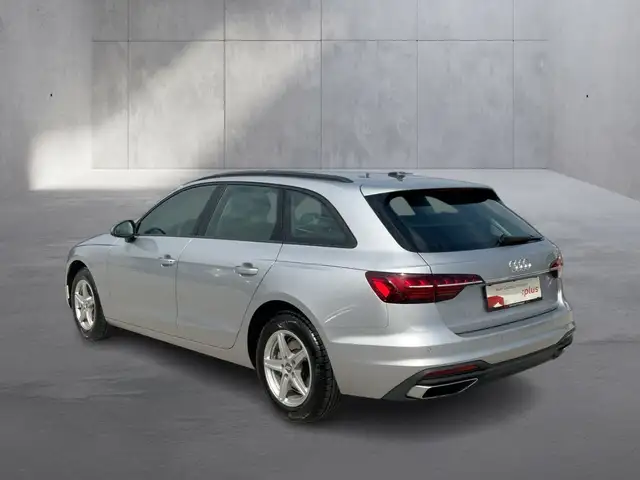 Audi A4 view 4