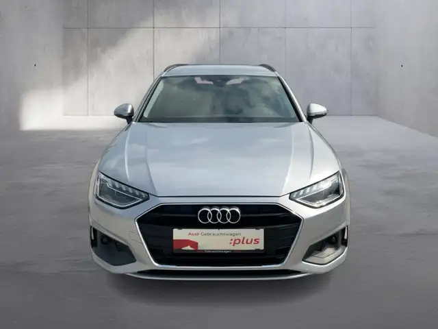 Audi A4 view 8