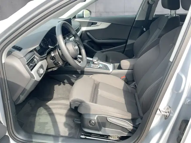 Audi A4 view 10