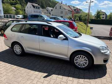 V Variant, TÜV neu 5/28, AHK, Klima, SHZ!