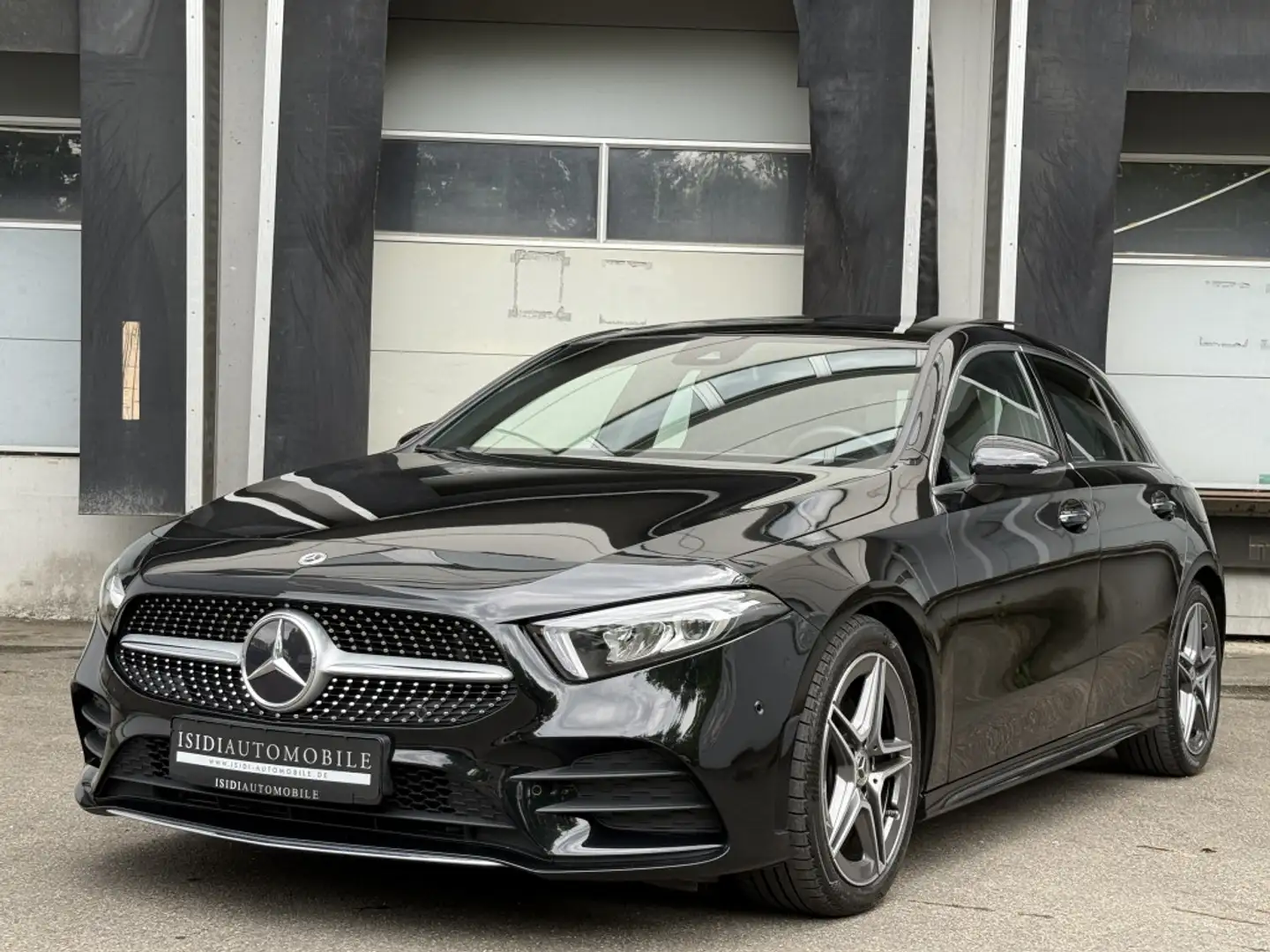 Mercedes-Benz A 220 d AMG LED MBUX Pano Rü-Kamera Keyless-Go Noir - 1