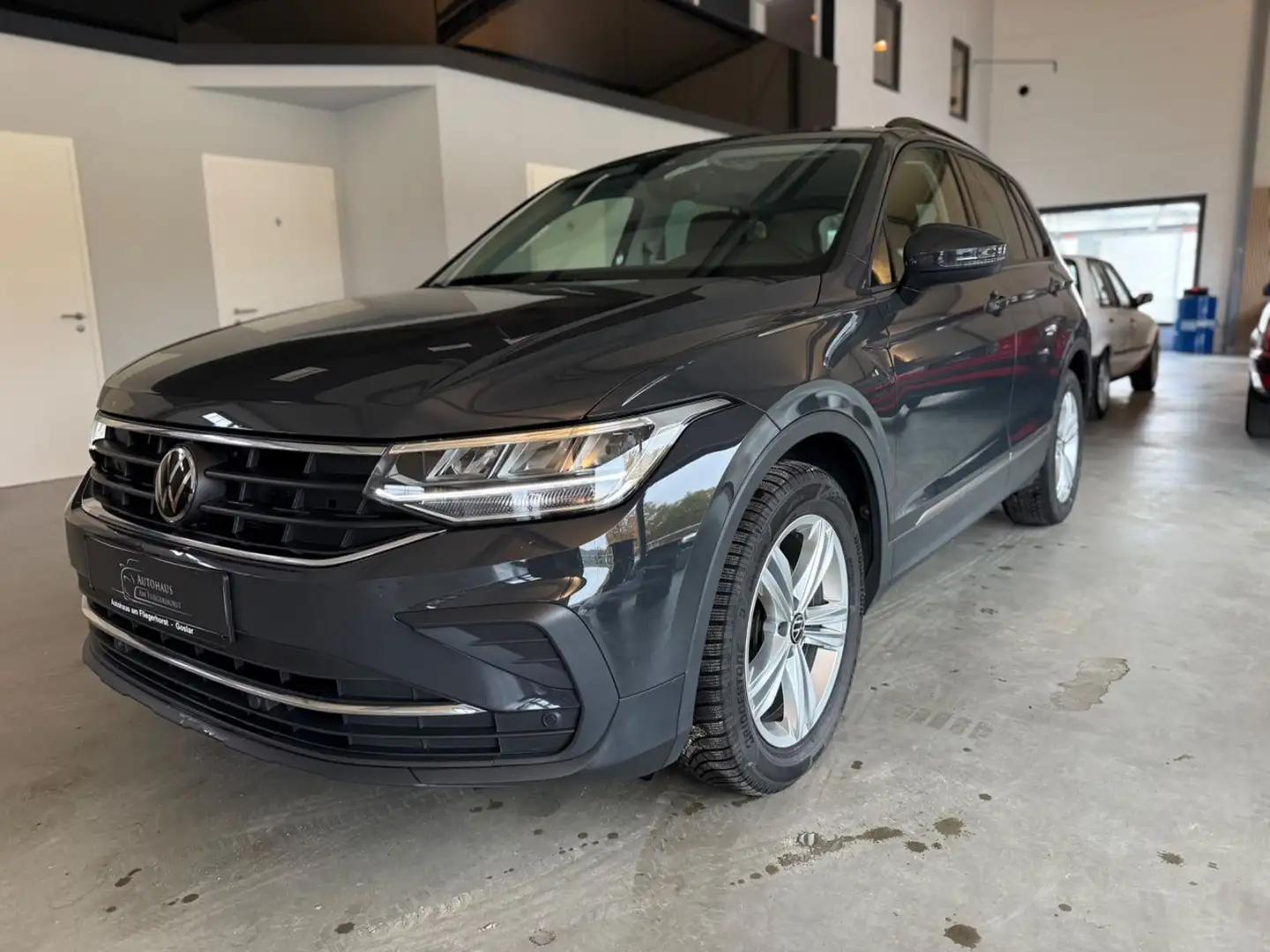 Volkswagen Tiguan 2.0 TDI Life LED/ACC/PDC/Stand-HZ/SHZ Gris - 1